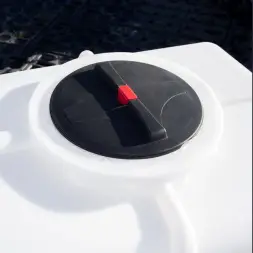 Емкость K 3000л под плотность до 1.5 г/см3 белая с откидной крышкой в обрешетке