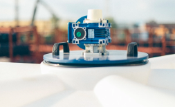 Емкость ЦКТ 5000 с патрубком 110 мм белый в обрешетке с лестницей с лопастной Ж-Ж мешалкой