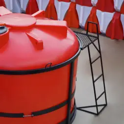 Лестница торцевая с трапом для обрешеток TRF