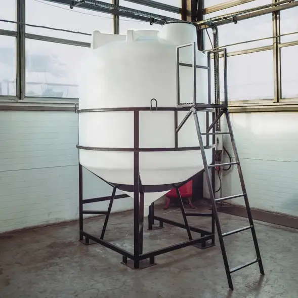 Емкость ЦКТ 5000 л с патрубком 110мм с фланцем под плотность до 1,5 г/см3 белая в обрешетке